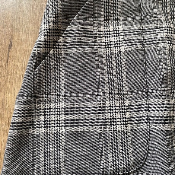 Banana Republic - grey/black/white plaid mini skirt - Picture 7 of 8